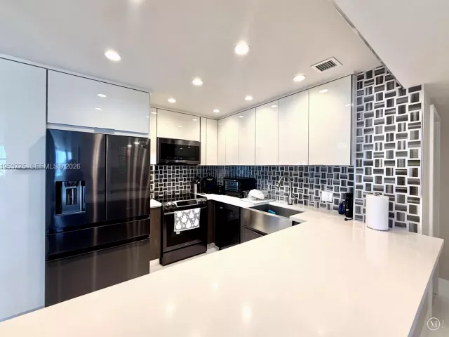 2-bedroom condo for rent in Hallandale Beach - 1985 S Ocean Dr 22P - MondialRealty