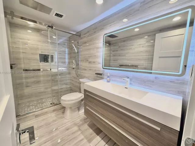 2-bedroom condo for rent in Hallandale Beach - 1985 S Ocean Dr 22P - MondialRealty