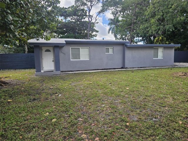 3-bedroom home for rent in Fort Lauderdale - 2488 SW 6th Ct 0 - MondialRealty