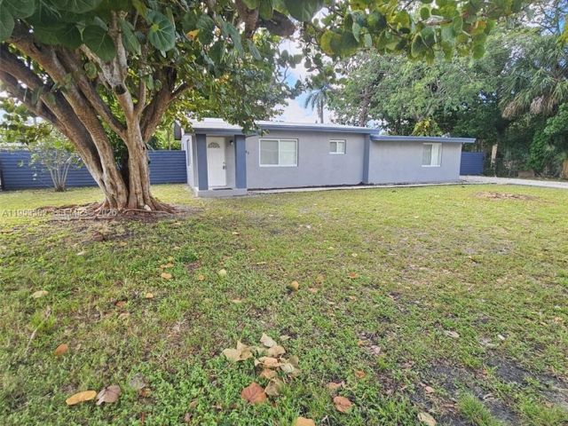 3-bedroom home for rent in Fort Lauderdale - 2488 SW 6th Ct 0 - MondialRealty