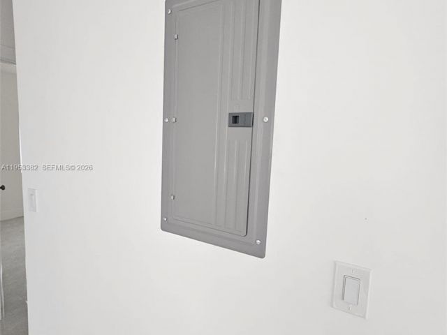 3-bedroom home for rent in Fort Lauderdale - 2488 SW 6th Ct 0 - MondialRealty