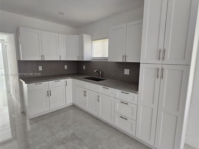 3-bedroom home for rent in Fort Lauderdale - 2488 SW 6th Ct 0 - MondialRealty