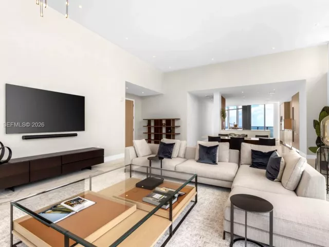 3-bedroom condo for rent in Sunny Isles Beach - 15701 Collins Ave 4701 - MondialRealty