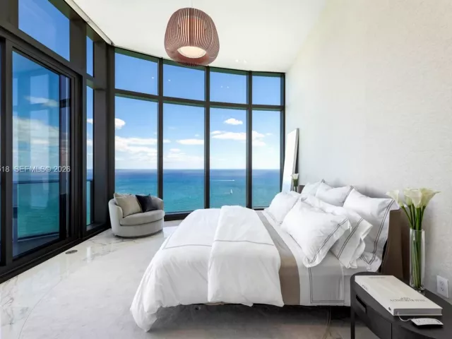 3-bedroom condo for rent in Sunny Isles Beach - 15701 Collins Ave 4701 - MondialRealty