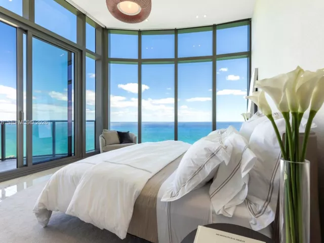 3-bedroom condo for rent in Sunny Isles Beach - 15701 Collins Ave 4701 - MondialRealty