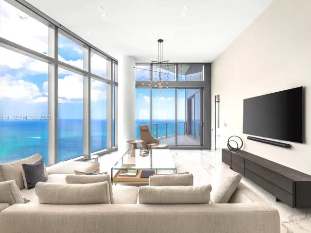 3-bedroom condo for rent in Sunny Isles Beach - 15701 Collins Ave 4701 - MondialRealty