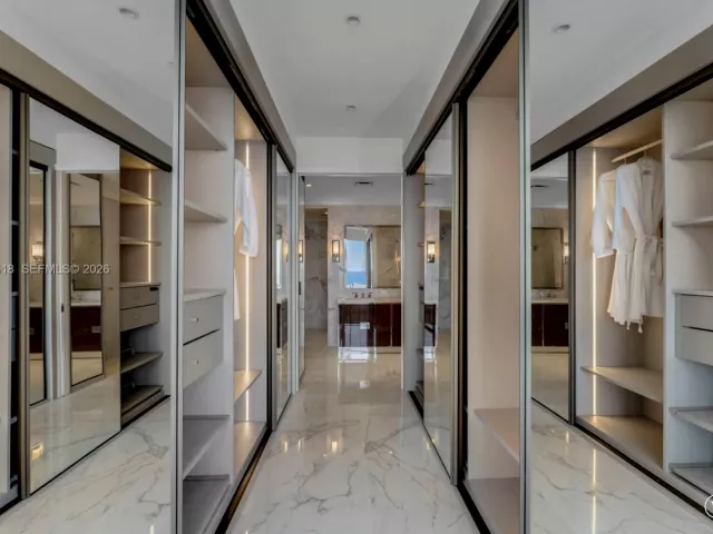 3-bedroom condo for rent in Sunny Isles Beach - 15701 Collins Ave 4701 - MondialRealty