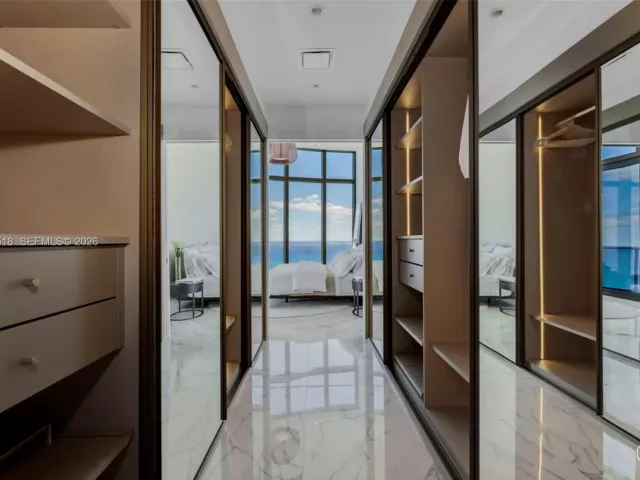 3-bedroom condo for rent in Sunny Isles Beach - 15701 Collins Ave 4701 - MondialRealty