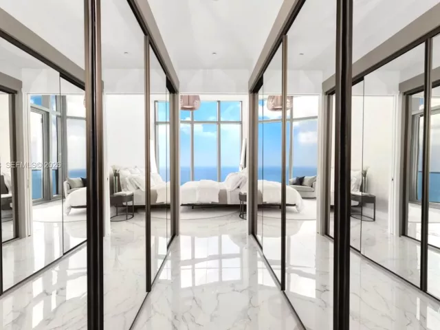 3-bedroom condo for rent in Sunny Isles Beach - 15701 Collins Ave 4701 - MondialRealty