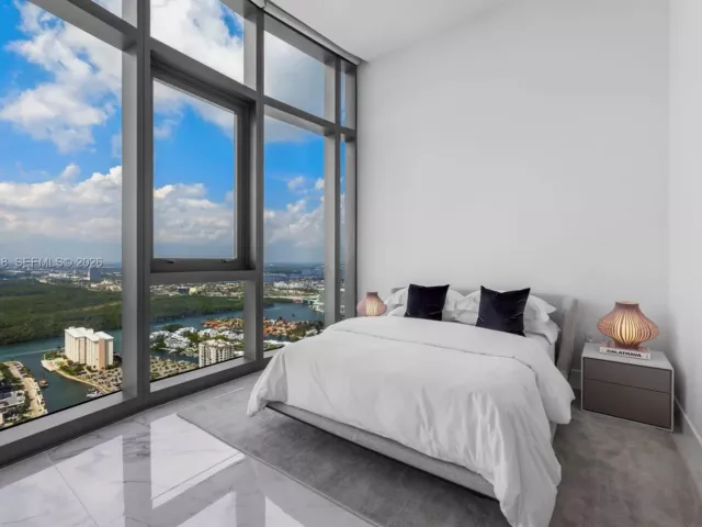 3-bedroom condo for rent in Sunny Isles Beach - 15701 Collins Ave 4701 - MondialRealty