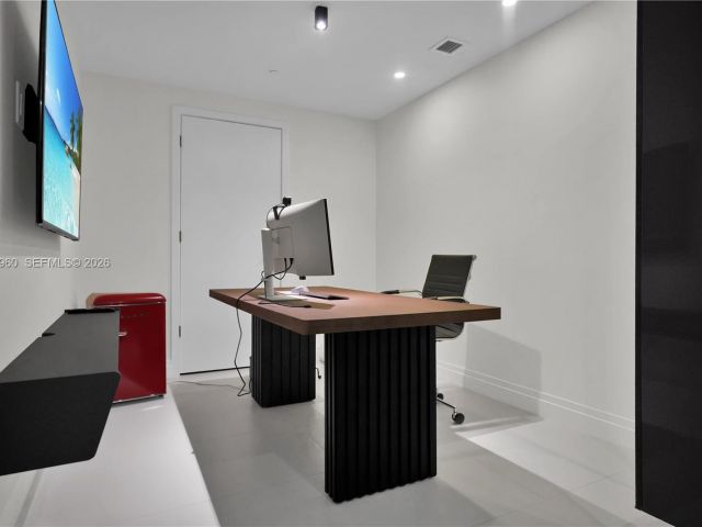 Apartment for rent  Unit #1802 - photo 7270350