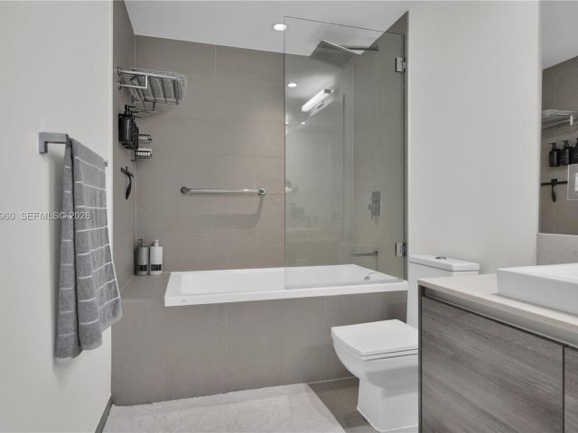 Apartment for rent  Unit #1802 - photo 7270351