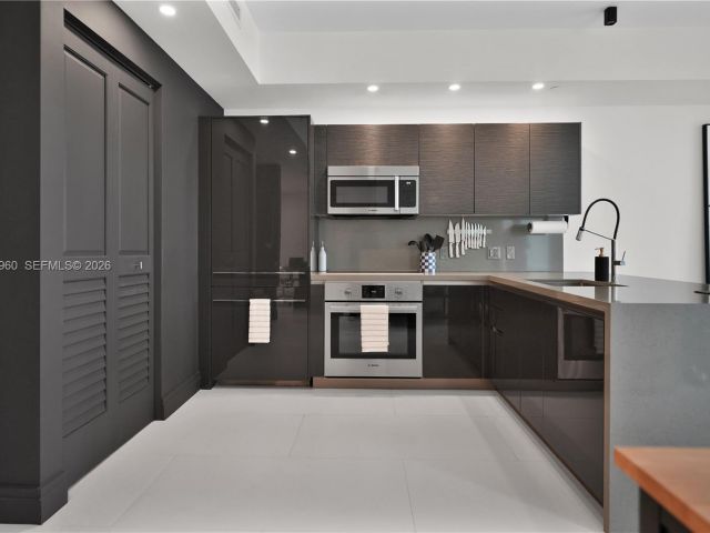 Apartment for rent  Unit #1802 - photo 7270367