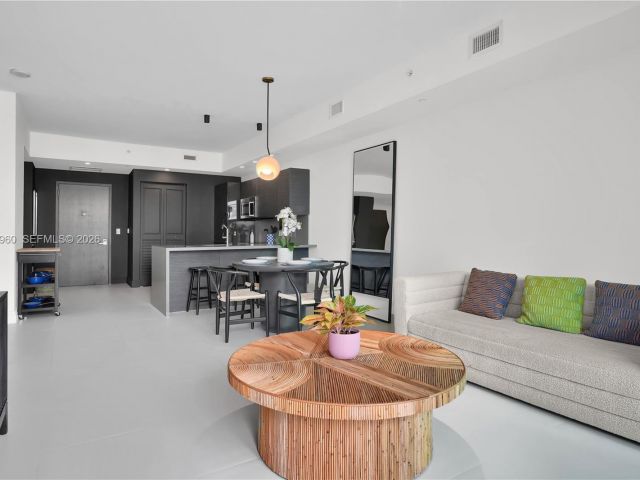 Apartment for rent  Unit #1802 - photo 7270370