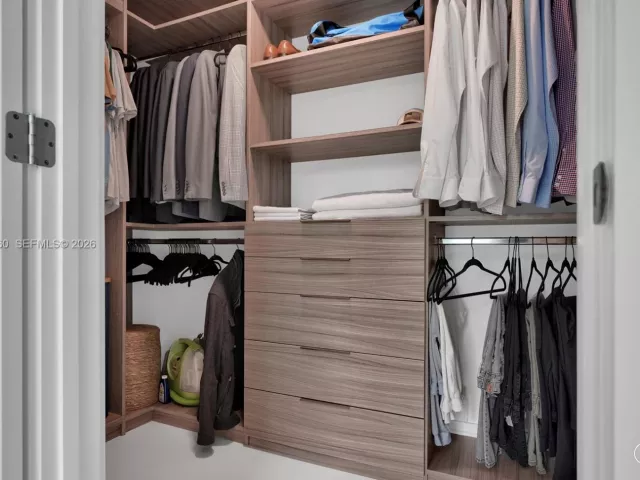 1-bedroom condo for rent in Miami - 1080 Brickell Ave 1802 - MondialRealty