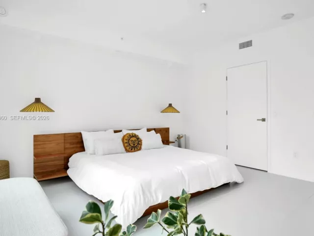 1-bedroom condo for rent in Miami - 1080 Brickell Ave 1802 - MondialRealty