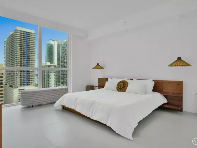 1-bedroom condo for rent in Miami - 1080 Brickell Ave 1802 - MondialRealty