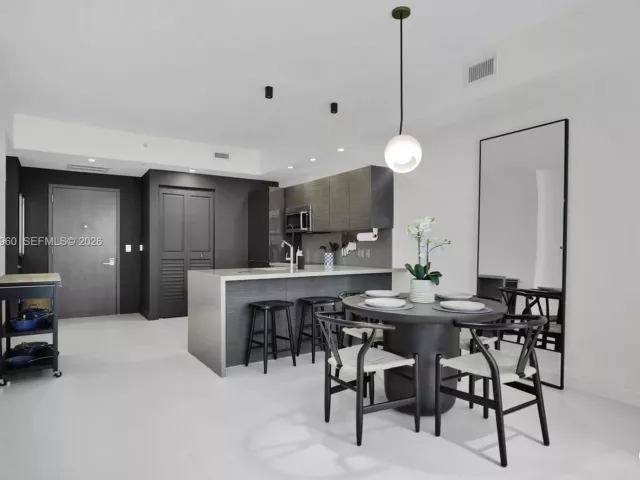 1-bedroom condo for rent in Miami - 1080 Brickell Ave 1802 - MondialRealty