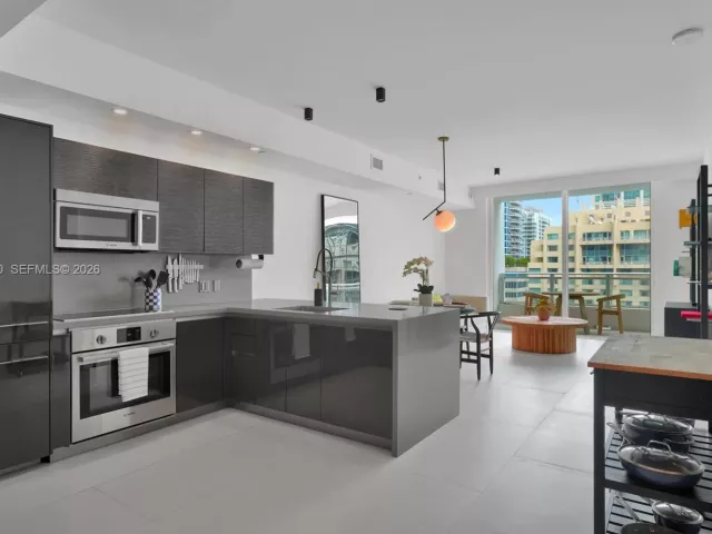 1-bedroom condo for rent in Miami - 1080 Brickell Ave 1802 - MondialRealty