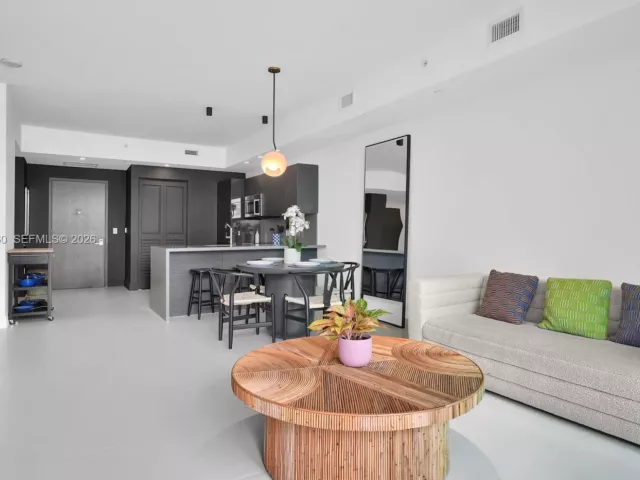 1-bedroom condo for rent in Miami - 1080 Brickell Ave 1802 - MondialRealty