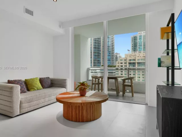 1-bedroom condo for rent in Miami - 1080 Brickell Ave 1802 - MondialRealty