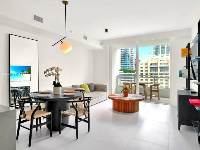 1-bedroom condo for rent in Miami - 1080 Brickell Ave 1802 - MondialRealty