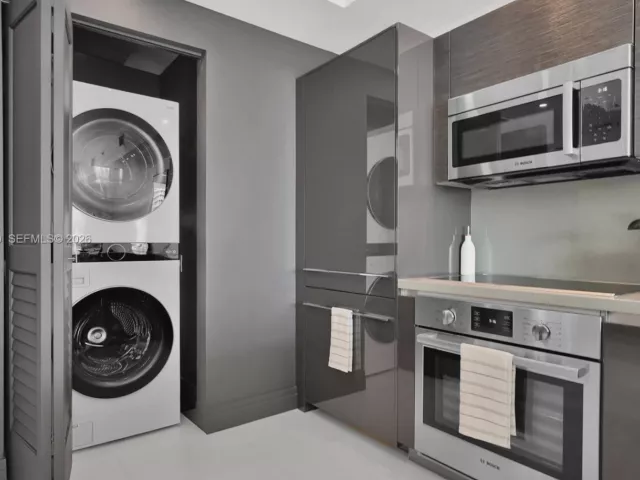 1-bedroom condo for rent in Miami - 1080 Brickell Ave 1802 - MondialRealty