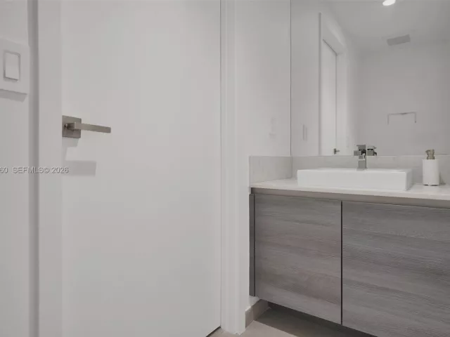 1-bedroom condo for rent in Miami - 1080 Brickell Ave 1802 - MondialRealty