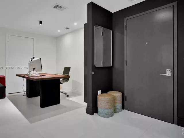 1-bedroom condo for rent in Miami - 1080 Brickell Ave 1802 - MondialRealty