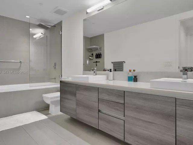 1-bedroom condo for rent in Miami - 1080 Brickell Ave 1802 - MondialRealty