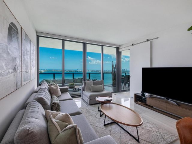 Apartment for sale  Unit #3605 - photo 7267830