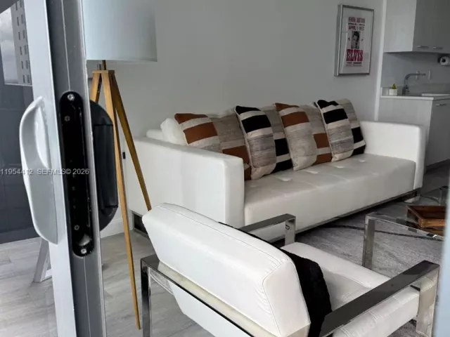 1-bedroom condo for rent in Miami - 45 SW 9th St 3910 - MondialRealty