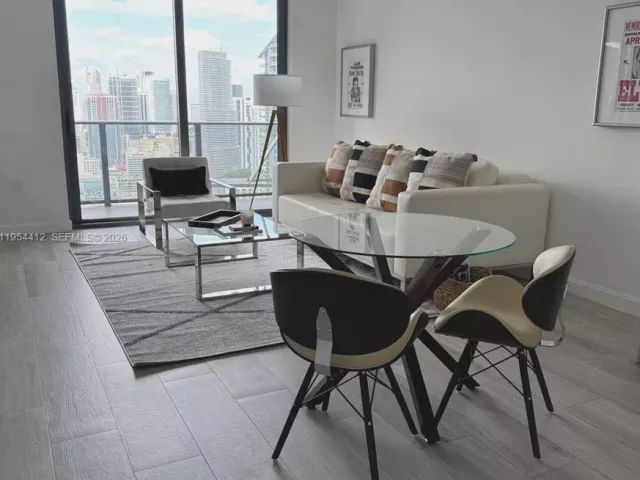 1-bedroom condo for rent in Miami - 45 SW 9th St 3910 - MondialRealty