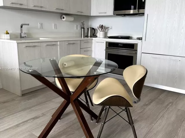 1-bedroom condo for rent in Miami - 45 SW 9th St 3910 - MondialRealty