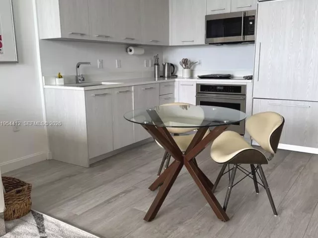 1-bedroom condo for rent in Miami - 45 SW 9th St 3910 - MondialRealty