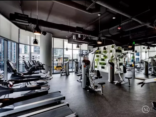 1-bedroom condo for rent in Miami - 45 SW 9th St 3910 - MondialRealty