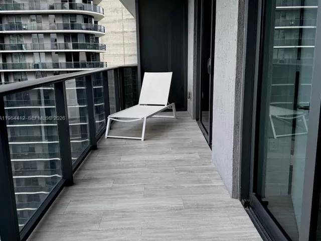 1-bedroom condo for rent in Miami - 45 SW 9th St 3910 - MondialRealty