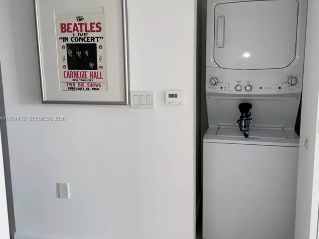 1-bedroom condo for rent in Miami - 45 SW 9th St 3910 - MondialRealty