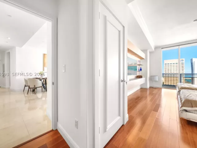 3-bedroom condo for sale in Miami - 901 Brickell Key Blvd 3706 - MondialRealty