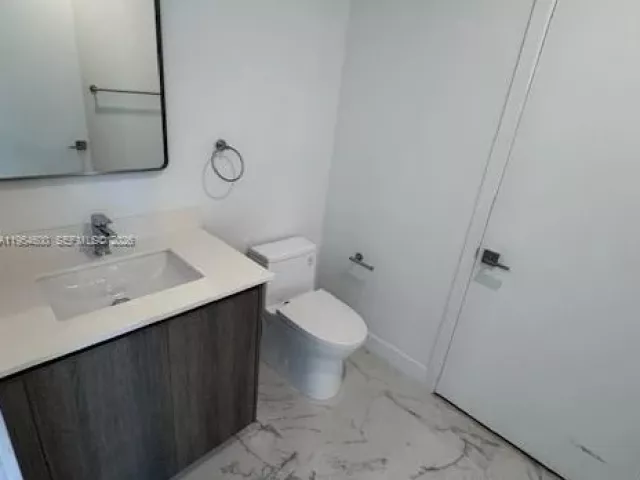 2-bedroom condo for rent in Sunny Isles Beach - 17550 Collins Ave 1505 - MondialRealty