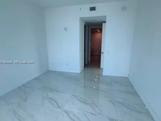 2-bedroom condo for rent in Sunny Isles Beach - 17550 Collins Ave 1505 - MondialRealty