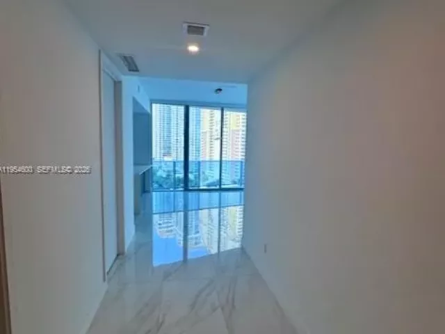 2-bedroom condo for rent in Sunny Isles Beach - 17550 Collins Ave 1505 - MondialRealty