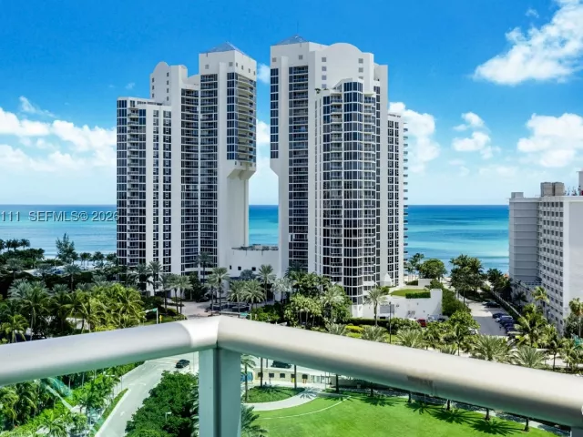 1-bedroom condo for rent in Sunny Isles Beach - 19370 Collins Ave 1419 - MondialRealty