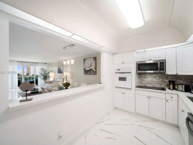 Apartment for rent  Unit #511 - photo 7432074