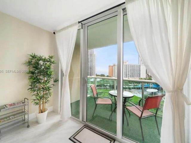 Apartment for rent  Unit #825 - photo 7267586