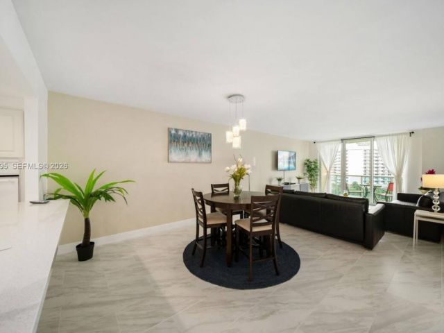 Apartment for rent  Unit #825 - photo 7267602