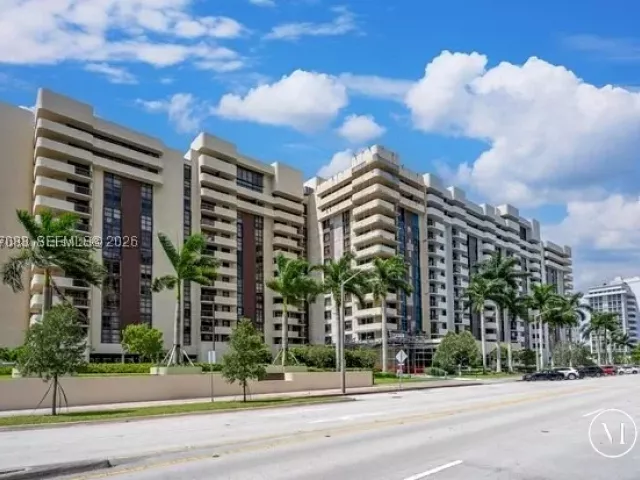 2-bedroom condo for sale in Coral Gables - 600 Biltmore Way 1217 - MondialRealty