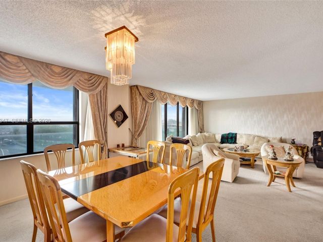 2-bedroom condo for rent in Bal Harbour - 9801 Collins Ave 8S - MondialRealty