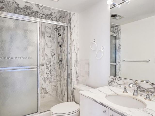 2-bedroom condo for rent in Bal Harbour - 9801 Collins Ave 8S - MondialRealty