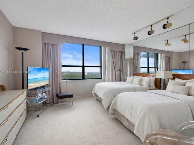 2-bedroom condo for rent in Bal Harbour - 9801 Collins Ave 8S - MondialRealty